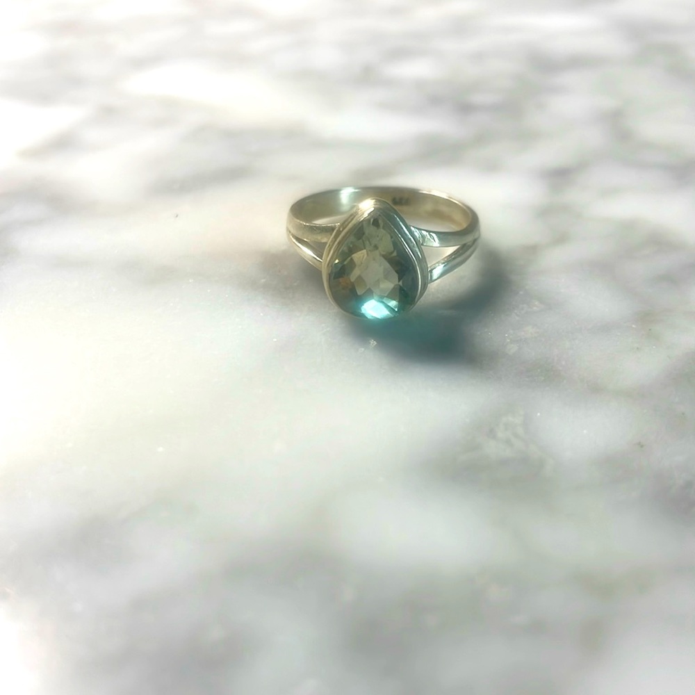 Gorgeous tear drop green amethyst ring in size 7 in 925 sterling silver